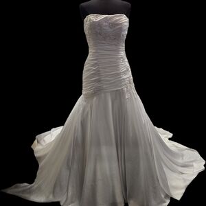 Elegant White Strapless Gown